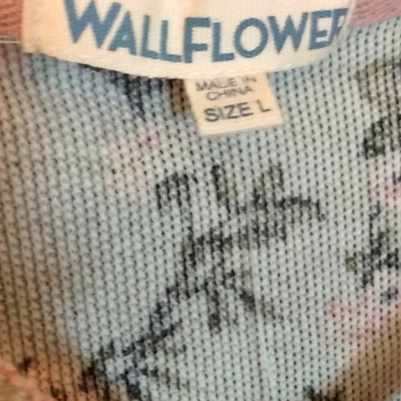 WALLFLOWER FLORAL CROP HOODIE LIGHTWEIGHT SWEATER SIZE LARGE NWT - Picture 6 of 13
